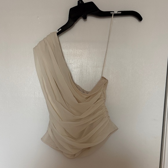 Abercrombie and fitch- Elegant Cream One-Shoulder top- size small - Picture 2 of 3